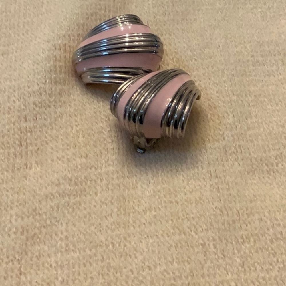 St. John clip earrings - Picture 3 of 5